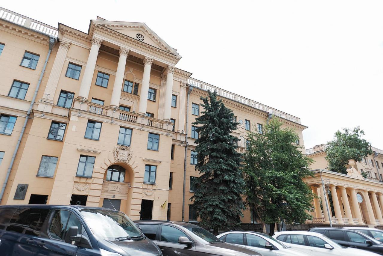 So Fashionable Apartment In The Heart Of Minsk Exterior foto
